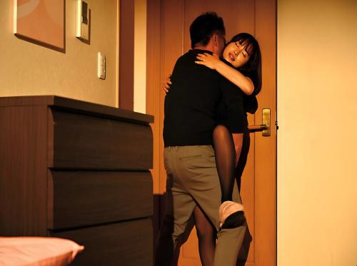 A esposa comete adultério porque o marido é fisicamente fraco