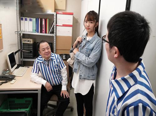 打工女学生和变态经理